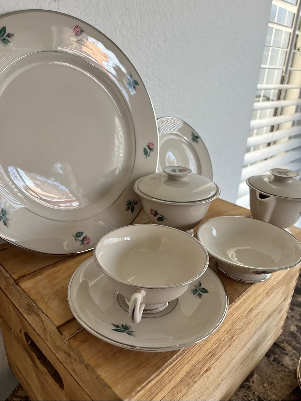 Vintage Fleetwood China Sweetheart Rosebud 22Pc Dinnerware Set Platinum Trim MCM